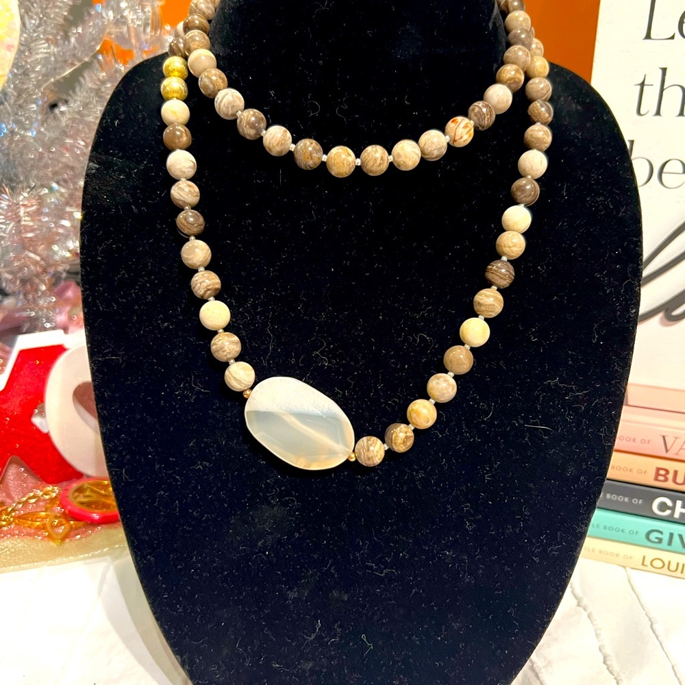 EUC vintage stone and mixed metals long necklace. Gray, silver and ivory.